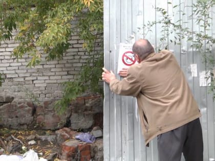 Бурьян во дворах и бутылки на крыше. «Санитарный патруль» в Кургане вновь отправился в рейд