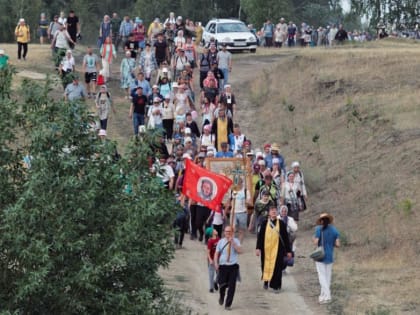 Курганцы прошли десятки километров пешком в Никольском крестном ходе