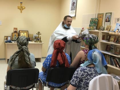 Молебен, песни и стихи: в Курганском перинатальном центре побывали представители Порт-Артурского прихода