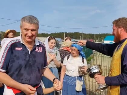 В Зауралье участники Никольского крестного хода дошли до деревни Темляково и после отдыха двинулись дальше