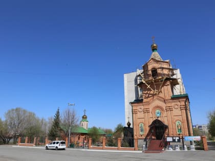 В курганском храме великомученика Пантелеимона полным ходом идёт ремонт кровли