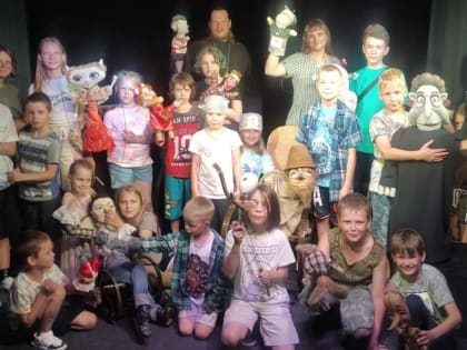 Дети из летнего лагеря при Епархиальной воскресной школе города Кургана узнали секреты мастерства актёров театра кукол