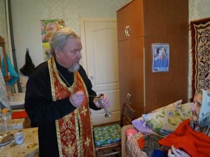 Клирик зауральского храма поздравил подопечных лесниковского дома-интерната с предстоящим праздником Вознесения