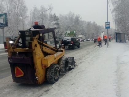 В Кургане круглосуточно очищают улицы от снега и мусора