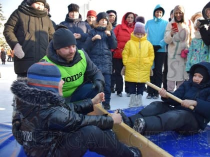 На центральной площади Кургана прошли состязания по мас-рестлингу
