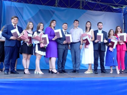 Красные дипломы вручили студентам шести институтов КГУ