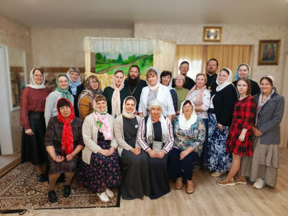 Педагоги монастырской воскресной школы «Свеча» во главе с руководителем Е. В. Брежневой приняли участие в выездном семинаре педагогов воскресных школ Шадринской епархии в с. Маслян