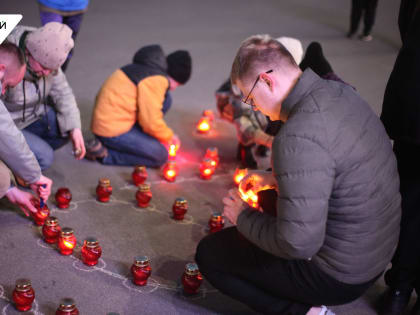 Курганцы почтили память жертв теракта «Крокусе» акцией «Свеча памяти»