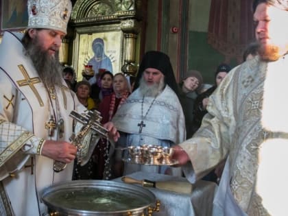 Митрополит Курганский и Белозерский Даниил совершил чин великого освящения воды