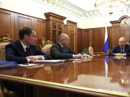 Путин провел часть вечера субботы с двумя министрами