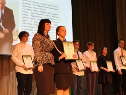 Лучшие школьники Кургана стали стипендиатами главы города