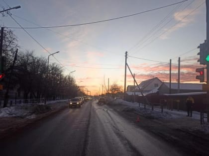 В Кургане на пешеходном переходе двое детей попали под машину