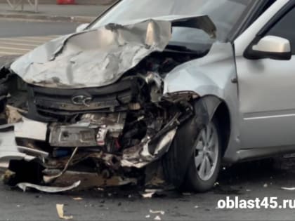Дорожное происшествие в Кургане: авария с участием двух автомобилей