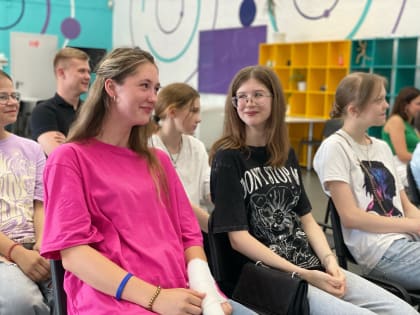 В «Скрепке» юные курганцы пообщались с известным КаВээНщиком