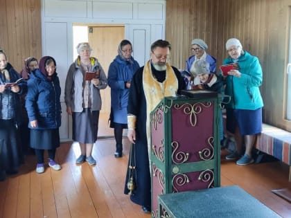 В Петухово совершили молебен с акафистом в честь Николая Чудотворца