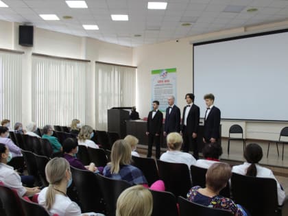 Студенты музыкального колледжа поддержали курганских медиков концертом