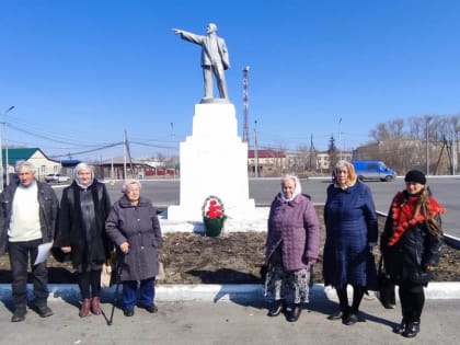 Возложение цветов к памятнику В. И. Ленина в р.п. Юргамыш