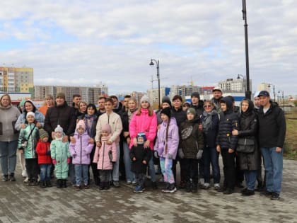 В Заозёрном высадили семейную яблоневую аллею