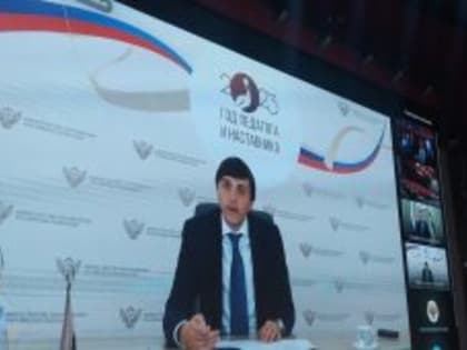 «Спасибо, что строите школы и помогаете новым регионам»: министр образования РФ поприветствовал курганских учителей и поблагодарил губернатора