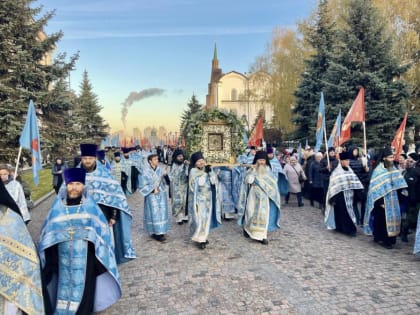 Атаман из Кургана прошёл с крестным ходом по Казани