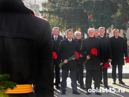 В Кургане «оборонные» сенаторы и глава региона почтили память павших в войне