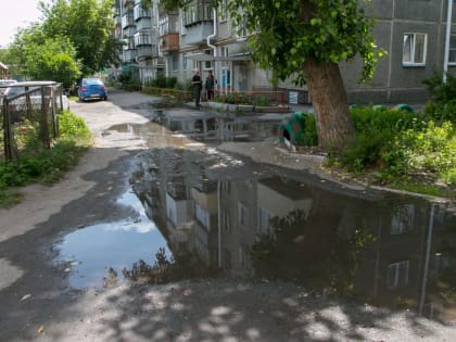 В одном из дворов в центре Кургана образовалось небольшое «озеро»