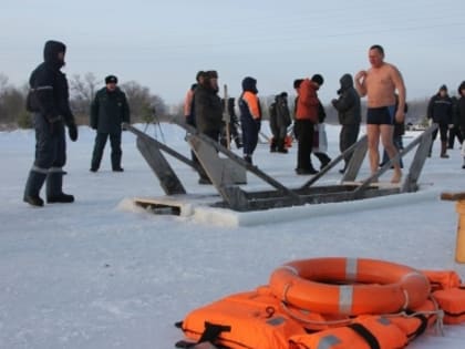 Сотрудники МЧС призывают совершать омовение на Крещение только в предназначенных для этого местах