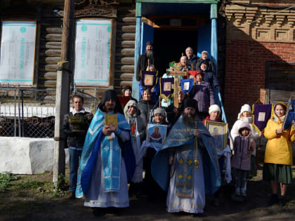Литургию в престольный праздник Покровского храма с. Усть-Уйского Целинного муниципального округа отслужили в молебном доме благочинный Монастырского округа иг. Варнава (Аверьянов)