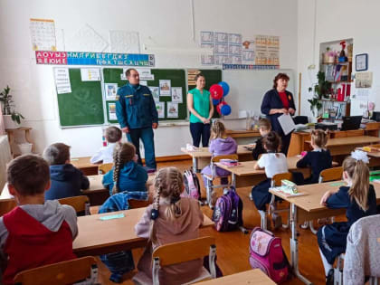 Шатровским первоклашкам  рассказали о профессии пожарного-спасателя