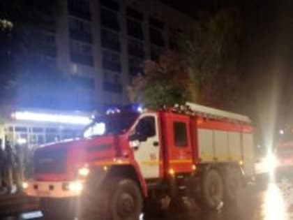 В Кургане ночью тушили больницу скорой помощи