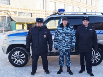 В Куртамыше полицейские закидали снегом печную трубу и спасли трёх человек