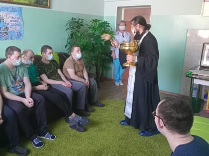 Настоятель храма в Половинном рассказал о Богоявлении подопечным Сумкинского дома - интерната