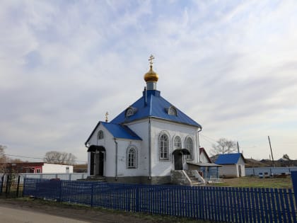 Митрополит Даниил совершил Литургию в храме села Золотое Макушинского района