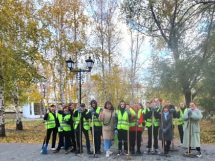 «Я люблю Курган! – Трудовые отряды». Очередная трудовая смена началась с экологической акции в Городском саду