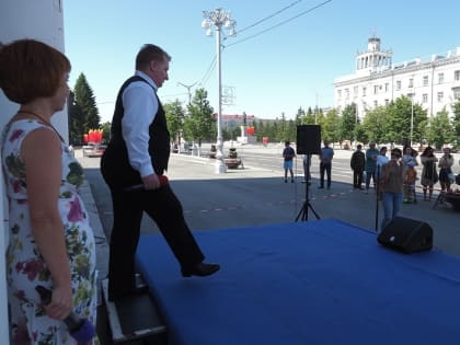 Зауральцев приглашают в театр и на выставку