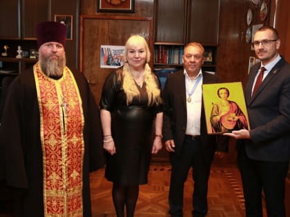 В Кургане Центр Илизарова получил в подарок от благотворительного фонда икону  целителя Пантелеимона