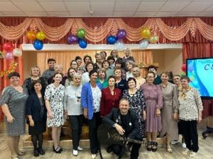 Андрей Кочеров поздравил  Введенскую среднюю школу №2 с 80-летним юбилеем