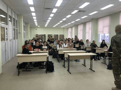 Зауральским школьникам ветеран СВО провел урок мужества