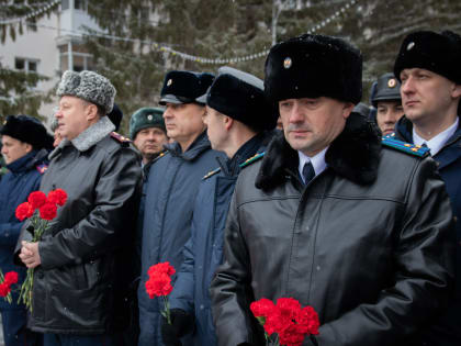 В Кургане почтили память героев-земляков у Вечного огня