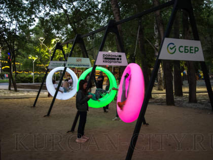 В Центральном парке культуры и отдыха появились новые качели