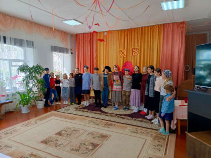 Студенты Далматовского филиала Катайского профессионально-педагогического техникума побывали в монастырской воскресной школе «Свеча», где им была показана авторская пьеса монаха Ав