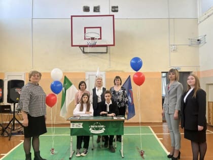 В курганской школе №59 при поддержке «Единой России» открыли парту Героя