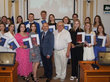 Начальник Управления Минюста России по Курганской области вручил дипломы выпускникам РАНХиГС.