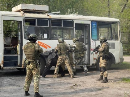 В Кургане «террористы» заминировали вуз и взяли в заложники студентов