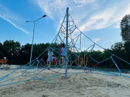 Новая игровая площадка для детей в Далматово