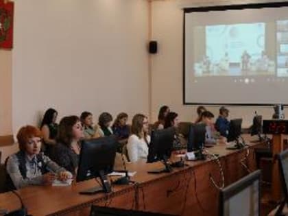 Родители Курганской области приняли участие в Общероссийском собрании и задали вопросы представителям регионального департамента