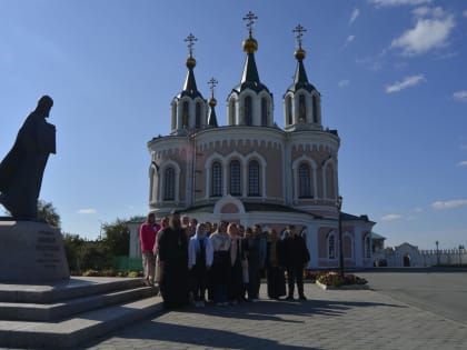 Наместник Далматовской обители, епархиальный древлехранитель игумен Варнава (Аверьянов) провёл экскурсию по Далматовскому монастырю для студентов ШГПУ