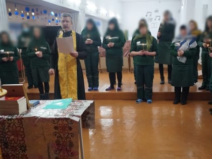 В праздник святителя Николая в курганской колонии крестили четырёх человек