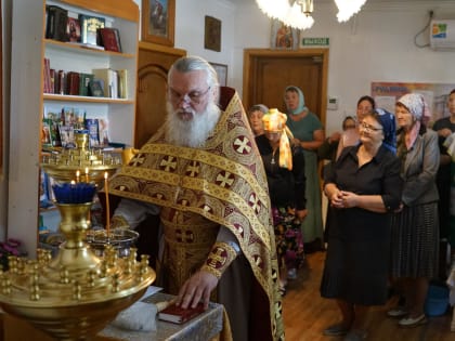 В Варгашинском храме совершили праздничную Литургию и освятили мёд