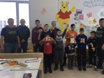 Курганский проект «Папина школа» учит мальчиков множеству полезных навыков